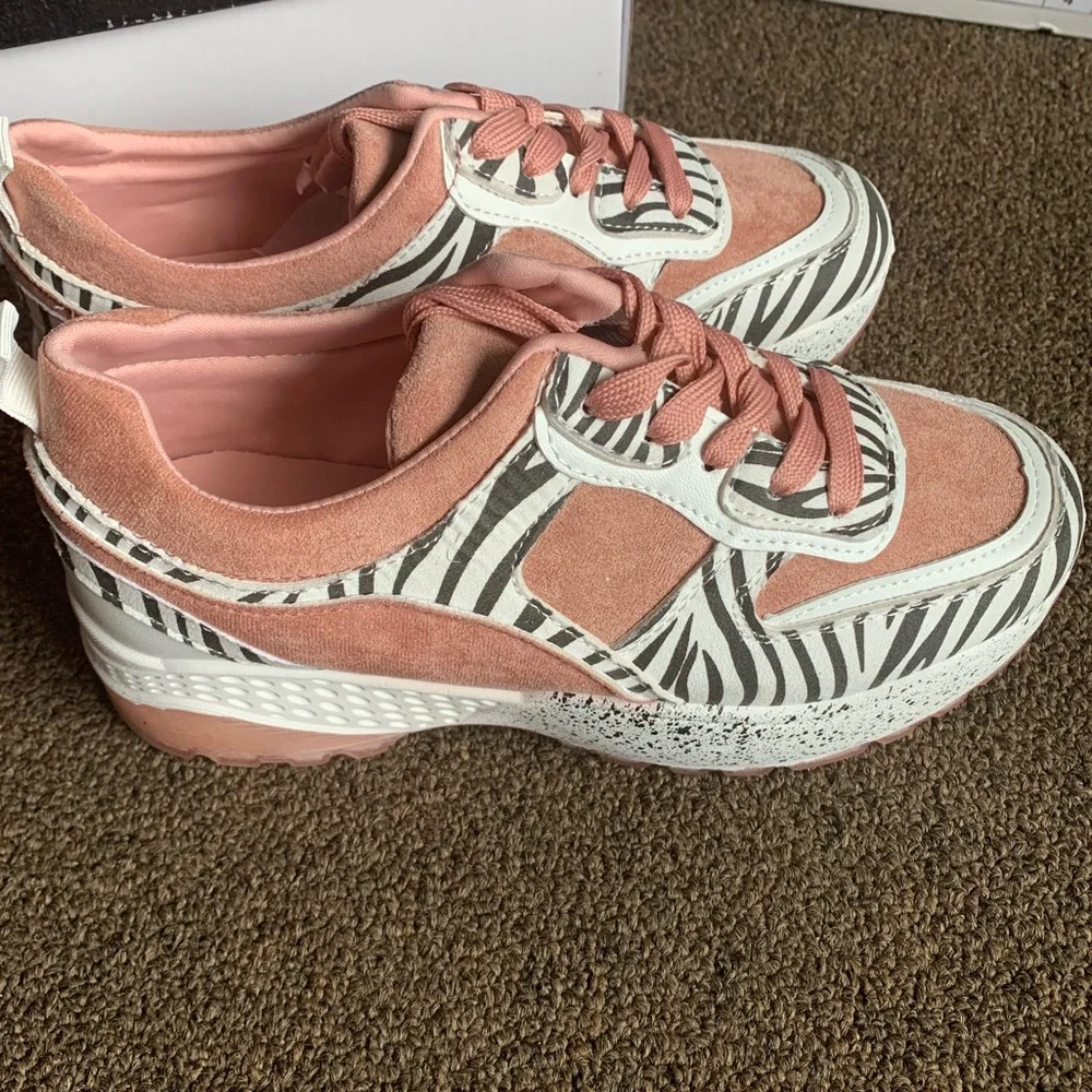 Qupid‎ terrace blush/zebra print sneakers size 7